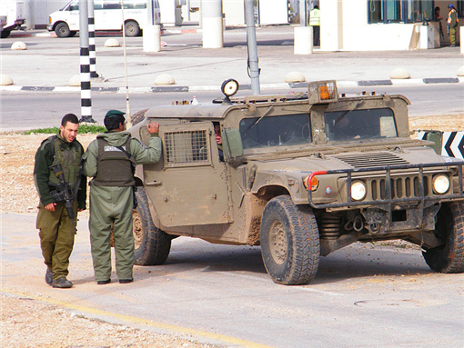 [Israeli soldiers on high alert on 1 January, 2009. Photo by Vadim Lavrusik and uploaded via Wikimedia Commons]
