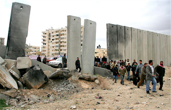 [Gaza Jail Breaks. Taken on February 8, 2008 by same and uploaded via Flickr]