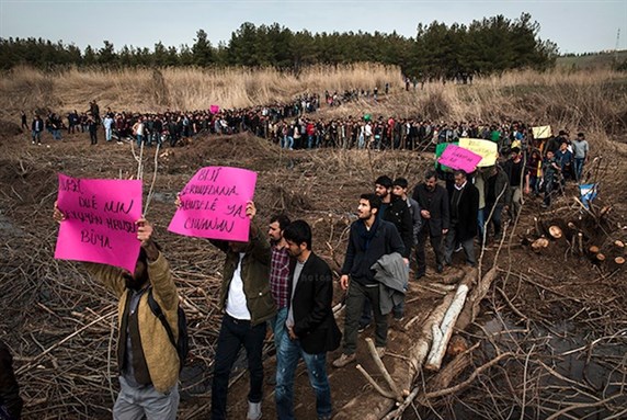 [Youth in Diyarbakir on a one-week sit-in to draw attention to the cutting down of trees in the eight-thousand-year-old Hevsel Gardens.“Dicle resisting from Hevsel to Gezi” is the slogan of the youths. Photo by Firat Aygun/Nar Photos.]
