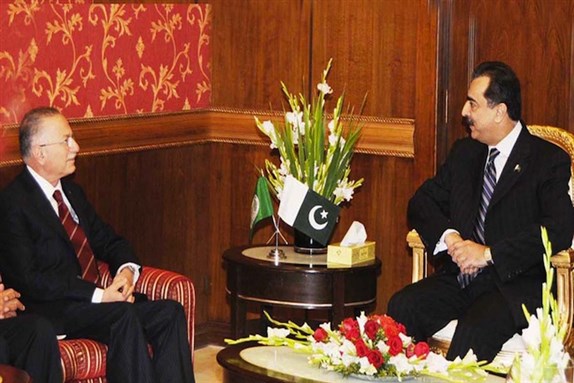 [CHP-MHP joint presidential candidate Ekmeleddin Ihsanoglu, right, shown meeting with Pakistani Prime Minister Syed Yousuf Raza Gilani in January 2011. Image by Asianet-Pakistan via Shutterstock.]