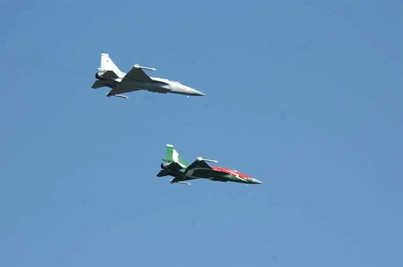 [Pakistani fighter jets. Image via Wikimedia Commons.]