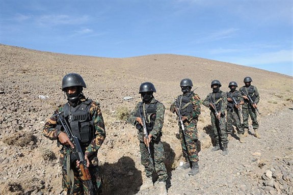 [Yemen`s Counter Terrorism Unit members during military exercises, 12 January 2010. Photo by Ammar Abd Rabbo]