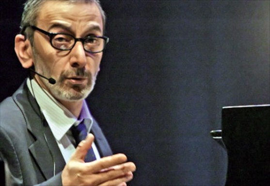 [Crowd photo of Ziad Rahbani in Damascus. Image from Wikimedia Commons.]