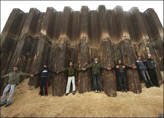 Image of Palestinian boys protesting the blockade of Gaza, BBC 