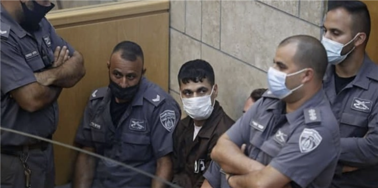 Mahmoud al-Ardah, a Palestinian prisoner who directed and oversaw the plan to dig a tunnel and jailbreak from Gilboa, is seen sitting in an Israeli court in Nazareth, 11 September 2021 (AFP)