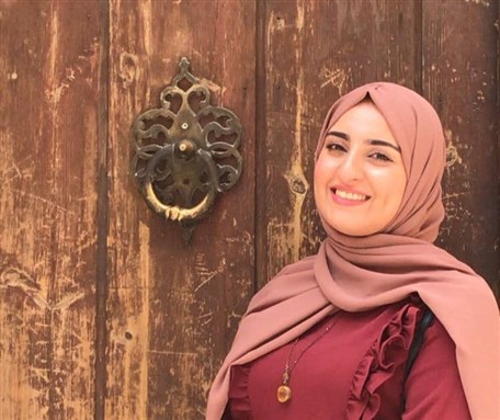 [الشاعرة آية ضياء]
