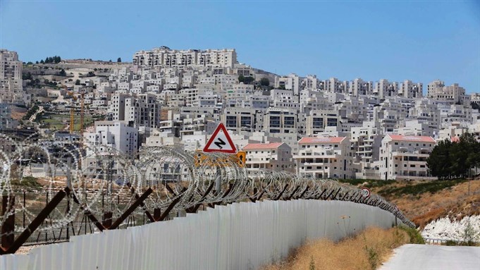 سعر الصرف؛ ثمن الفلسطيني فوق التراب وتحته
