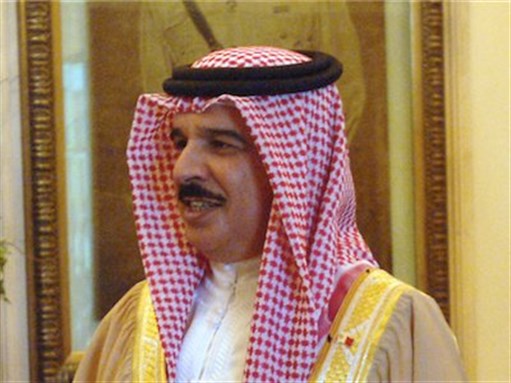 [King of Bahrain Hamad Bin Isa Al-Khalifa, at whose order 31 individuals lost their Bahraini citizenship. Image by Julian Carroll, United States Navy, via Wikimedia Commons]