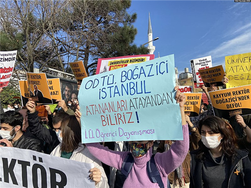 A student protest at Boğaziçi University (January 2021). Photo by Hilmi Hacaloğlu via Wikimedia Commons.