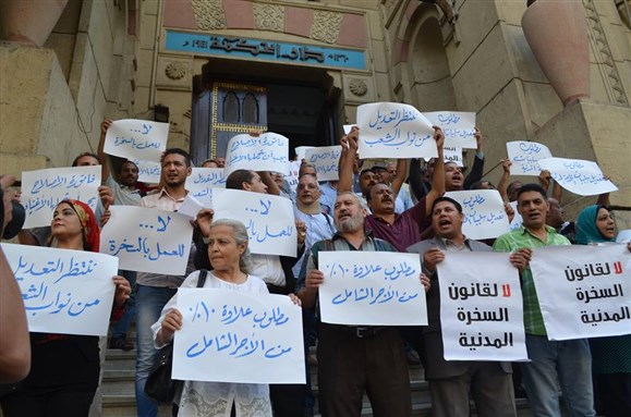 [Doctors` Syndicate deputy head Mona Mina joins other doctors in a protest calling for better conditions at the Doctors` Syndicate. Photo from the Doctors` Syndicate Facebook page.] 