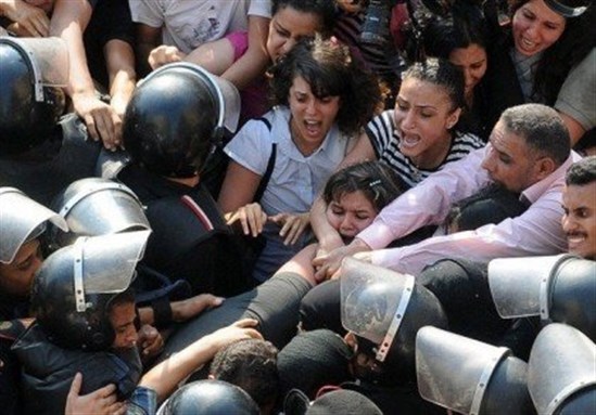 المرأة العربية والتحول الديمقراطي: التحديات وآفاق تحقيق المساواة والمواطنة 