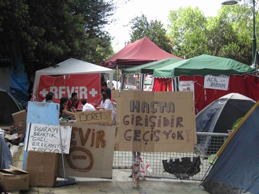 [First Aid station and veterinary polyclinic in Gezi Park. Image by Carole Woodall]