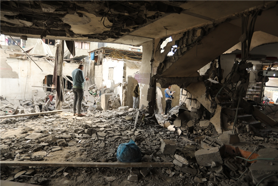 An Israeli airstrike destroys a Palestinian house belonging to the Abu Dabaa family in the city of Rafah in the southern Gaza Strip (14 December 2023). Photo by Anas-Mohammed via Shutterstock.