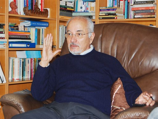 [Veteran journalist and media scholar Haluk Sahin. Image from \"Karalahana Karadeniz Forum\"]