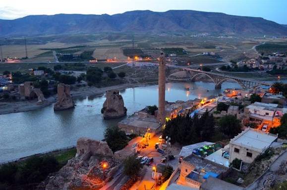 [Hasankeyf at Dusk. Image by Julia Harte, NG Newswatch All Rights Reserved, via Ottoman History Podcast.] 