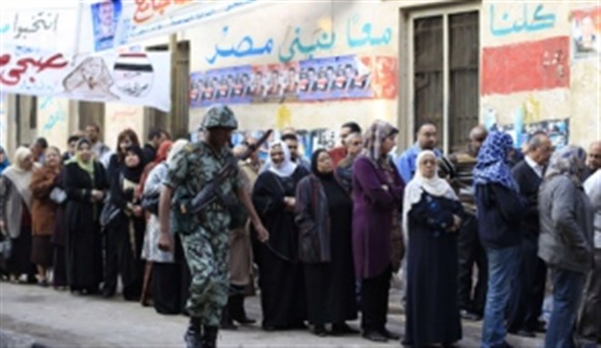 [People stand in line outside a polling station as they wait to cast their votes during the parliamentary election in Cairo, 28 November 2011. Photo credit: Reuters.] 