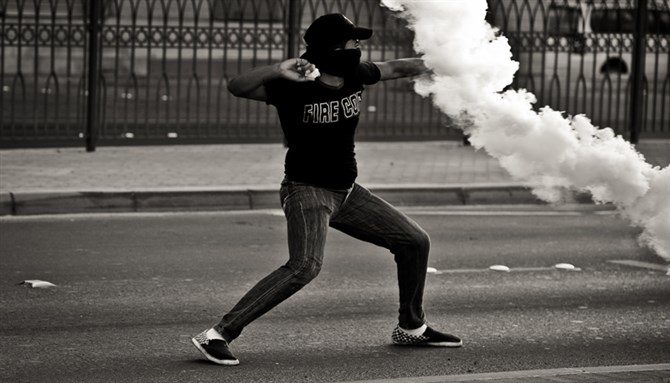 [Clashes between protestors and riot police after a funeral in Sitra. Image by Saeed Saif]