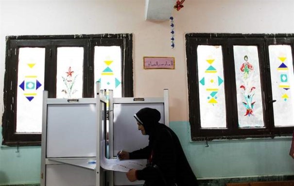 Egyptian woman voting in polling station. Image from unknown archive.]