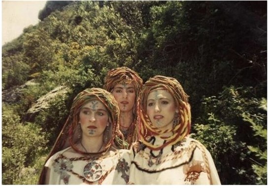[النساء المحاربات في Baya's Mountain]