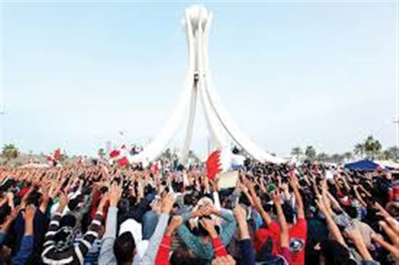 [Bahraini Protestors in Pearl Roundabout, 2011. Image from wikimedia.org]