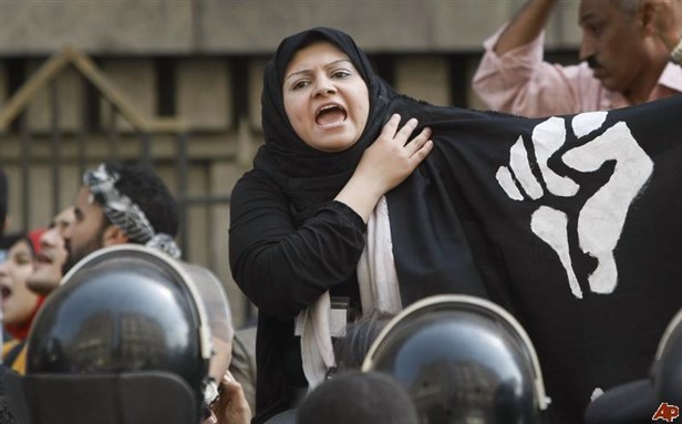 [Anti-Mubarak Protests in Cairo: Image from AP]