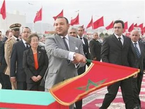 [King Mohammed VI waving the Moroccan flag in 2007. Image by Xiquet via Wikimedia Commons.] 