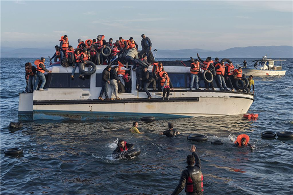 Syrians and Iraq refugees arrive at Skala Sykamias Lesvos Greece. Photo by Ggia via Wikimedia Commons.