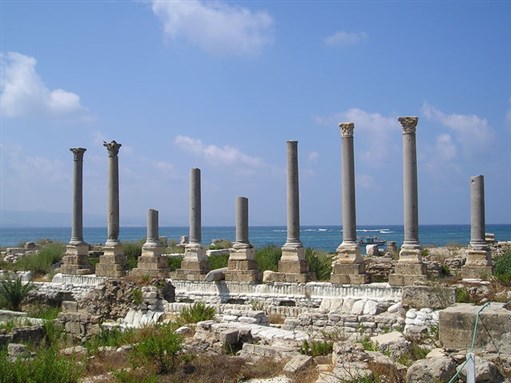 [Tyre, Lebanon by Heretiq via Wikimedia Commons]