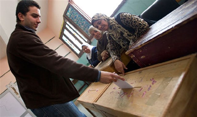 [Man casts his vote in elections second round 14 December 2011. Image by Mai Shaheen]