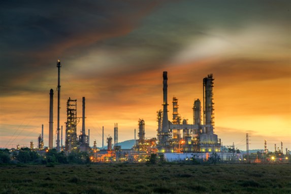 [Oil refinery at twilight sky: Image from www.shutterstock.com]
