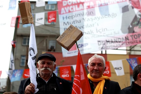 [Supporters of the CHP carry \"shoeboxes\" to protest government corruption at a rally in Istanbul the weekend before the 30 March local elections. The shoeboxes are a reference to the $4.5 million held in shoeboxes and found by police investigators in the home of the director of a state bank on 17 December 2013. Photo by Alexander Christie-Miller.]