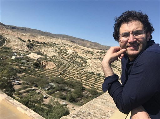 [الشاعر والمترجم جعفر العلوني].