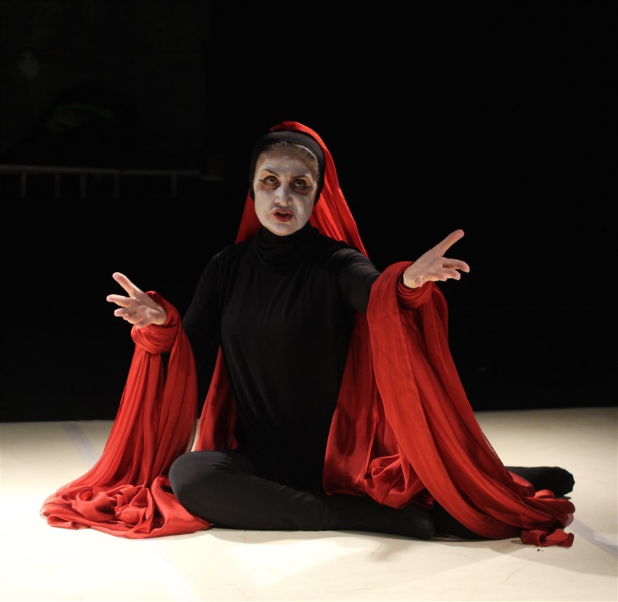 الفن المسرحي في تقدم: مقابلة مع الفنانة حنين حاج علي